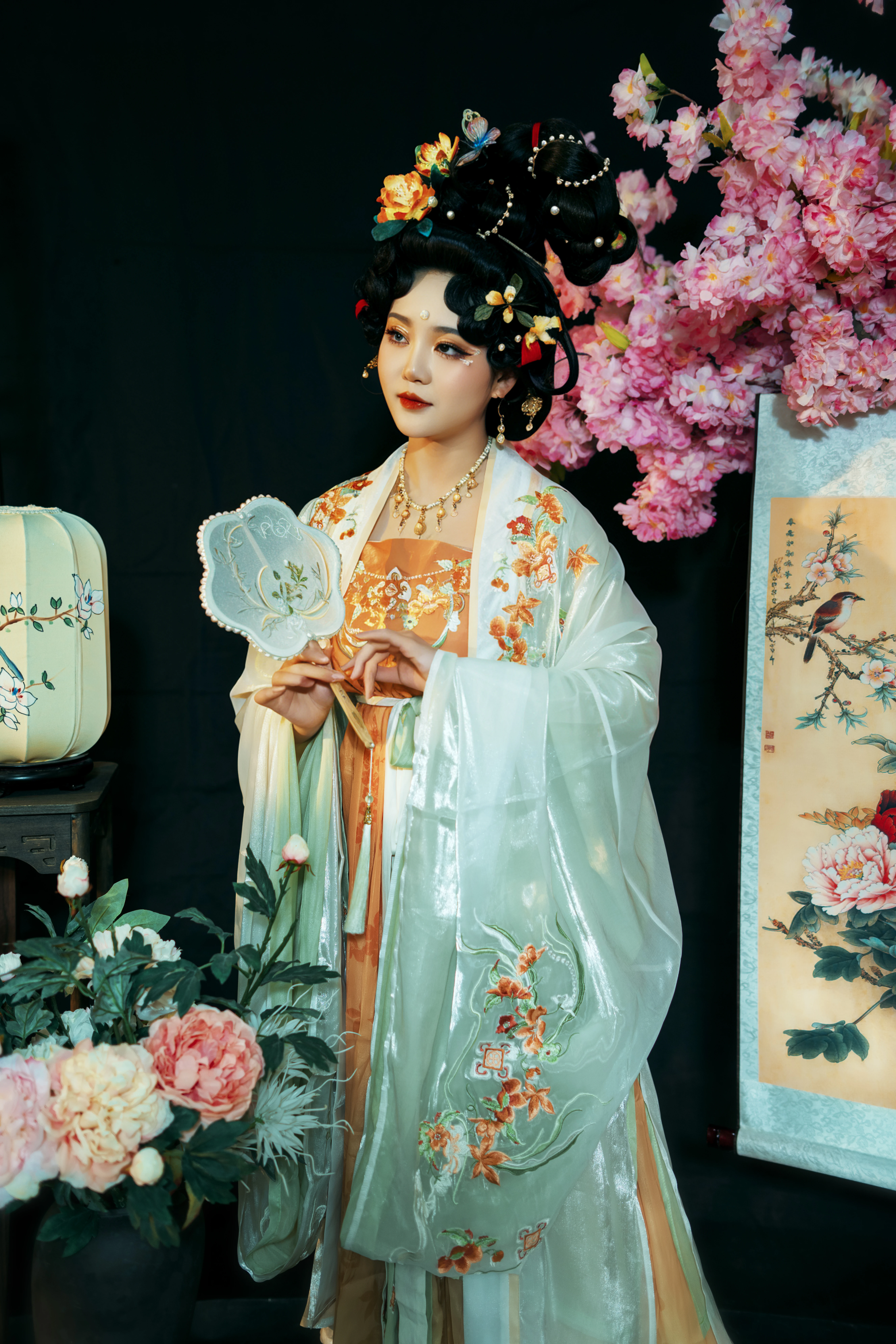 ��ɫ���� ���