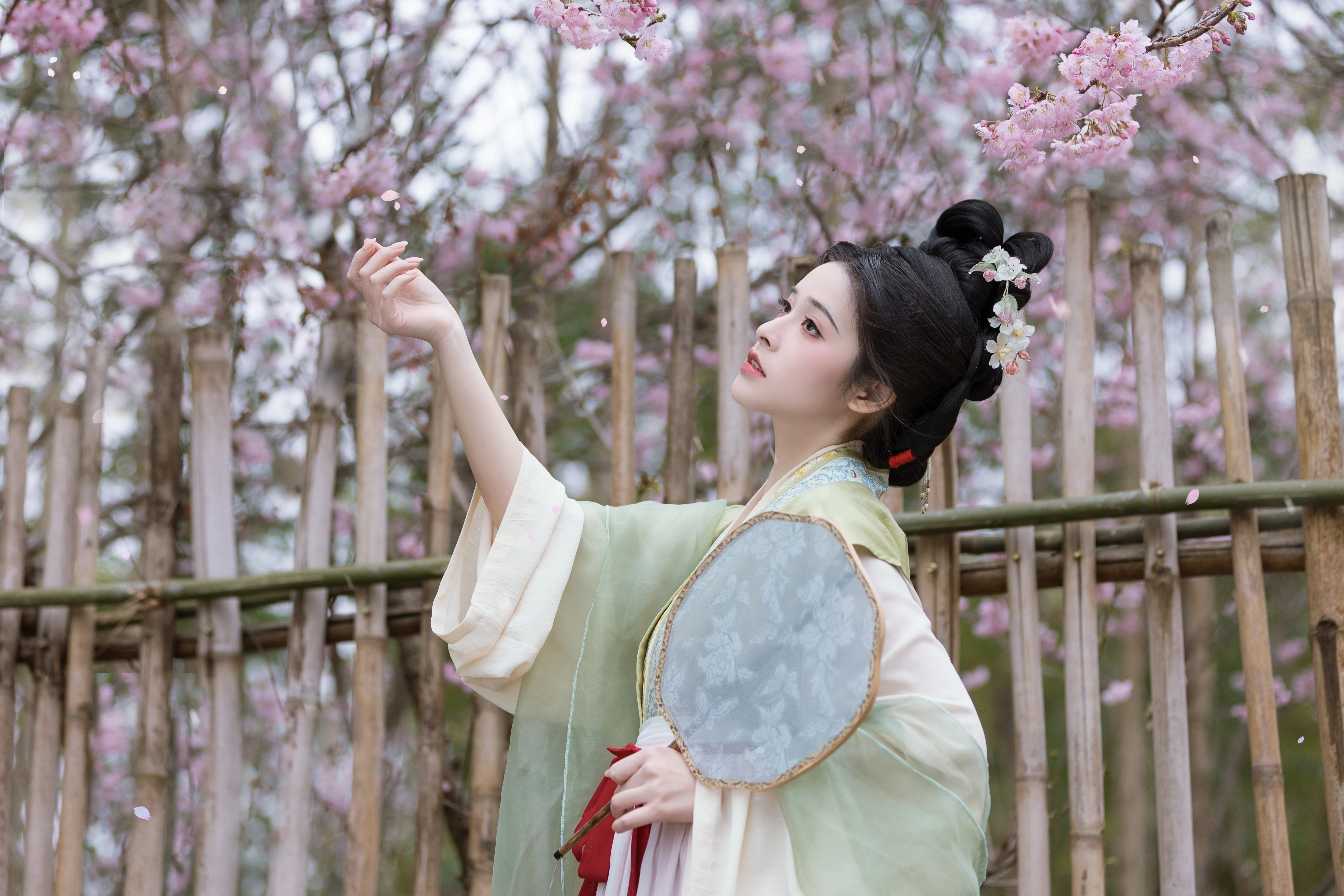 ӣ�� ����ȦȦ