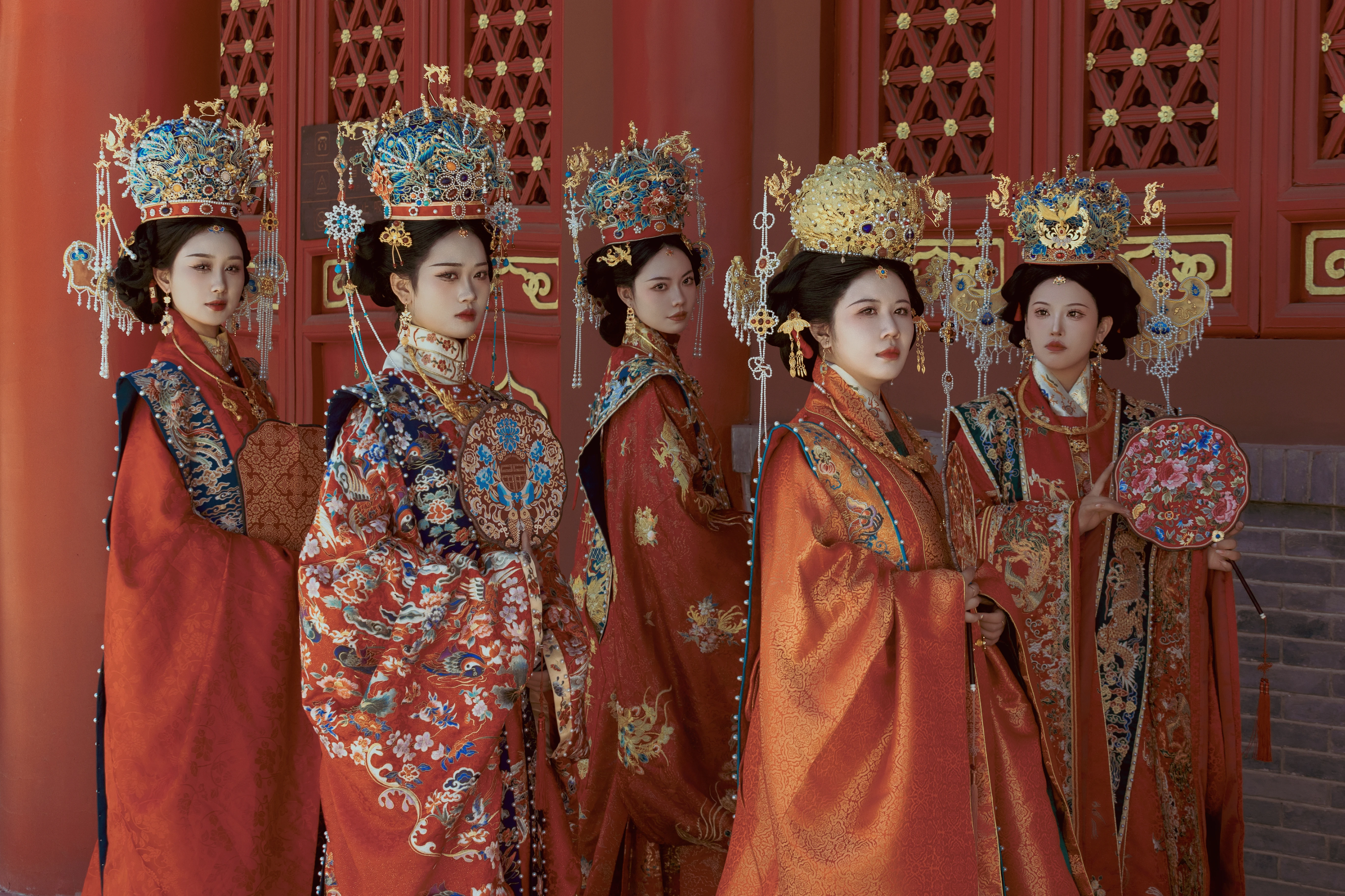 ��������