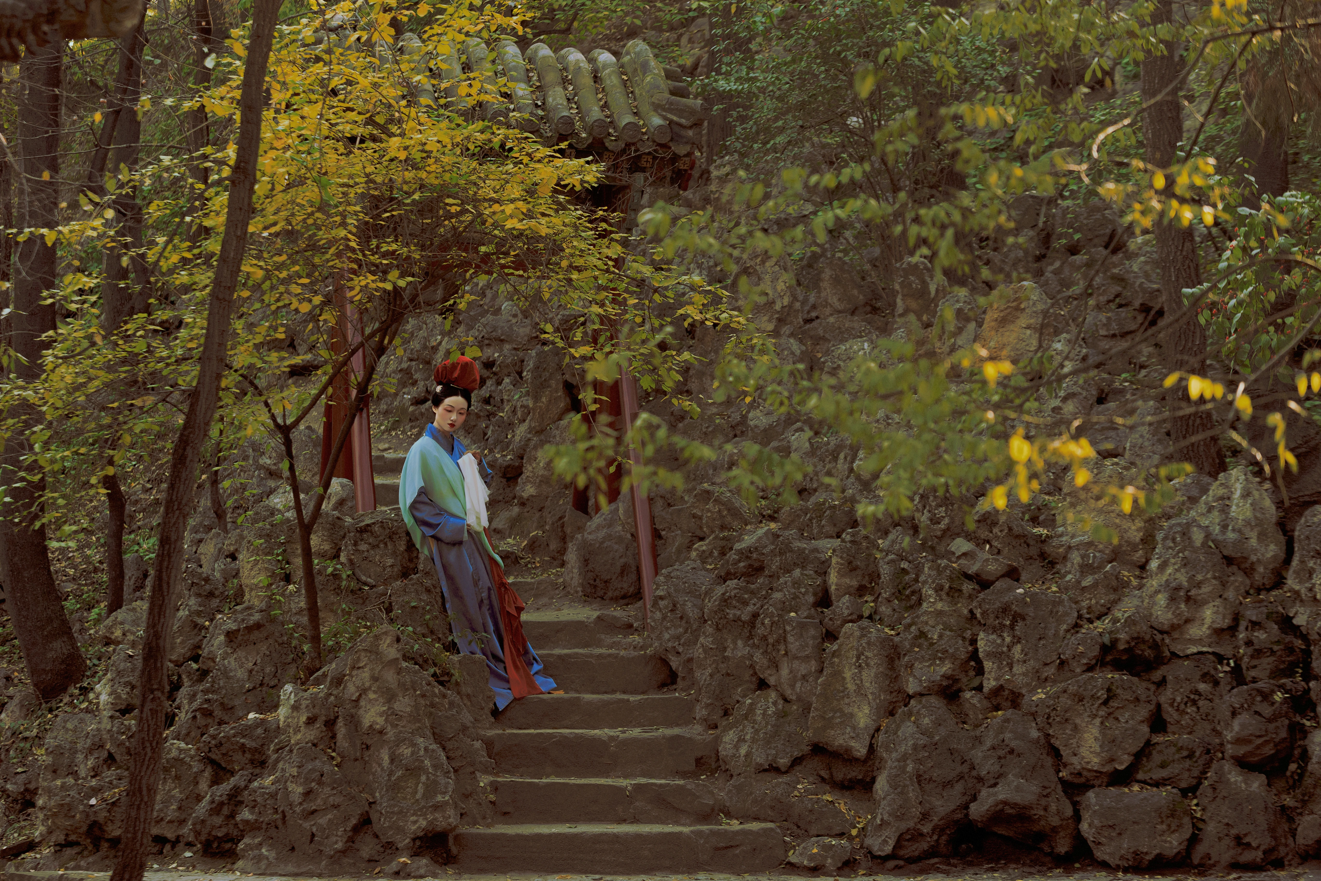 �½�������Ů �ع�