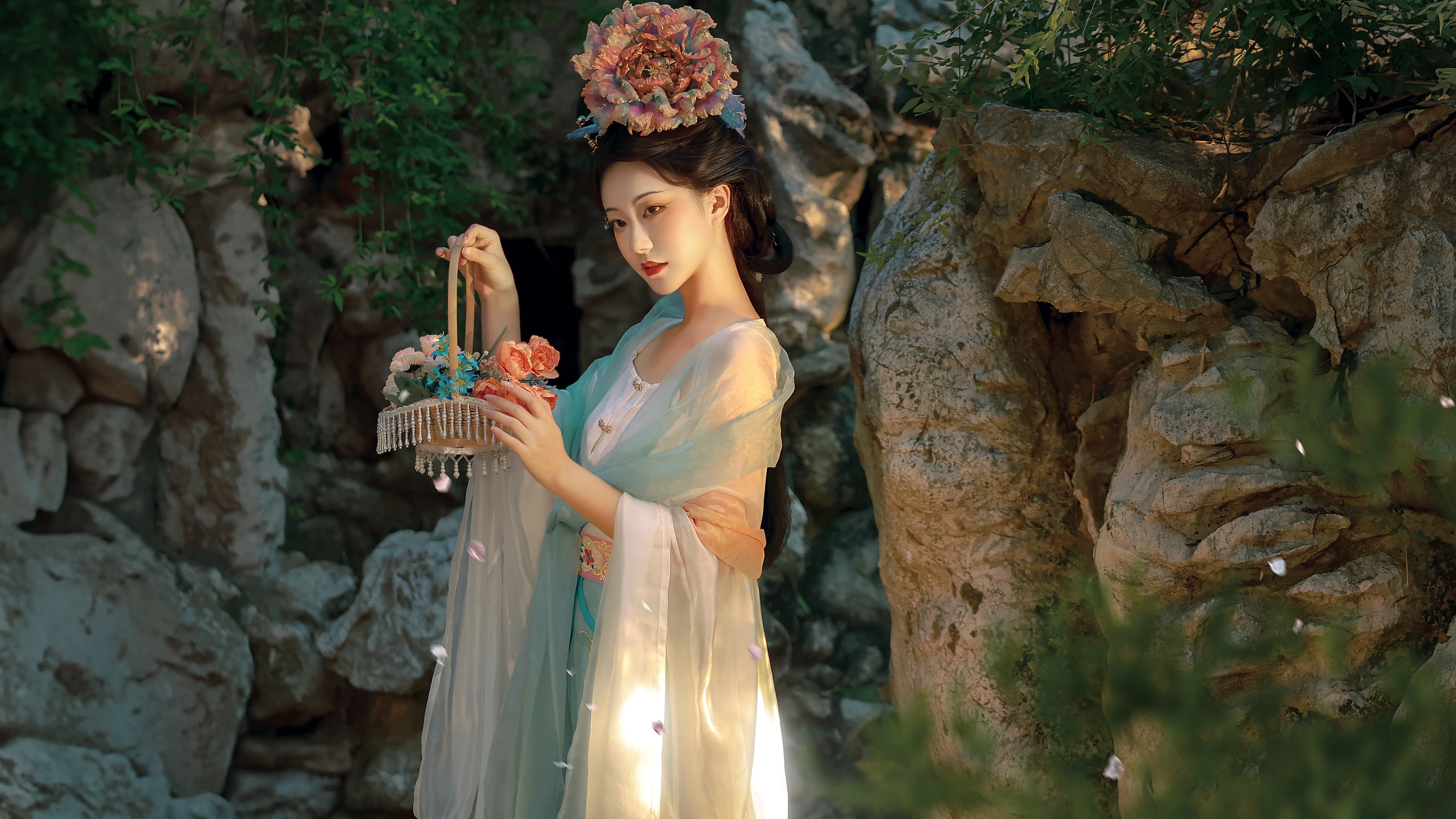 �Σ���Ůͼ  ������ü�ۣ���̾���衱