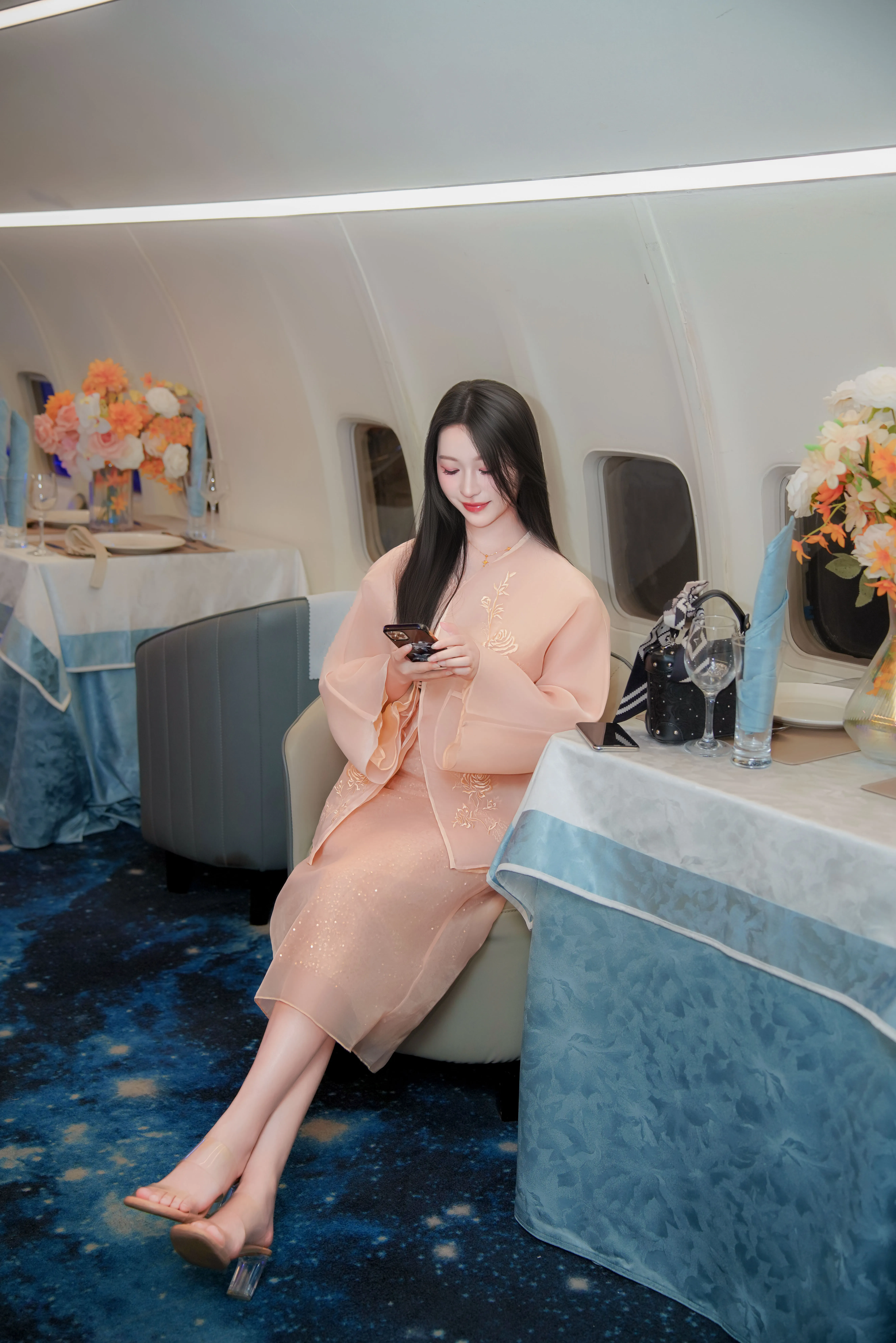 ҹ�����񣬽�����Ů��