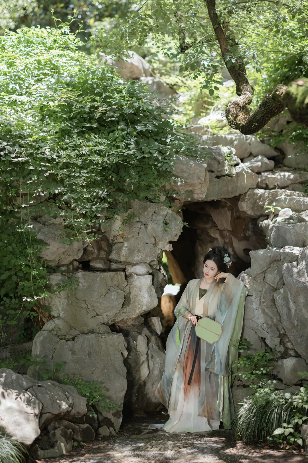 ���շݺ���С��Ů����