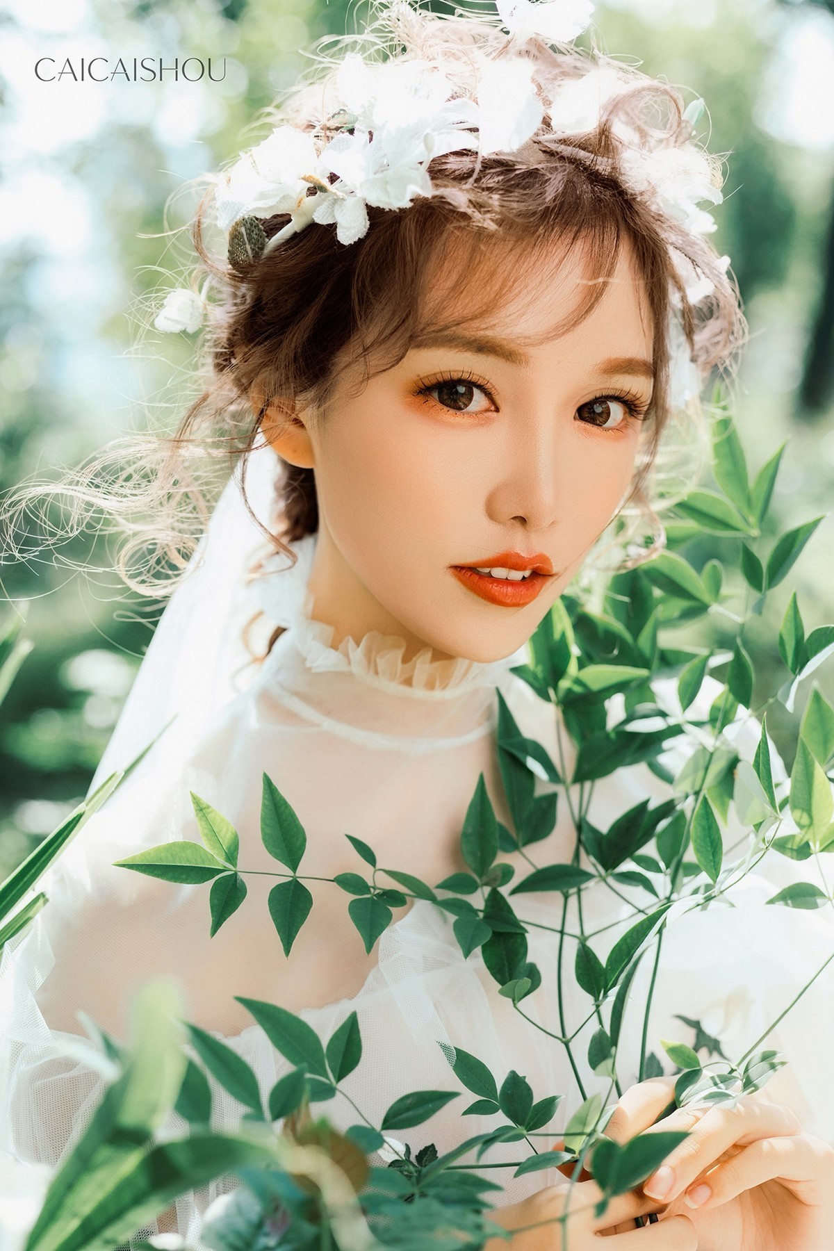 【菜々手摄影】初秋序曲：林间光影下的白纱漫舞
