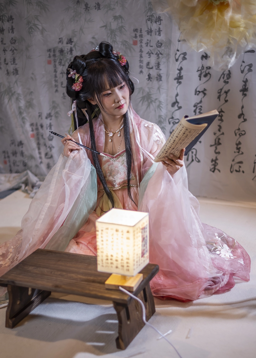 索尼年会 . 书香门第的小才女 精华