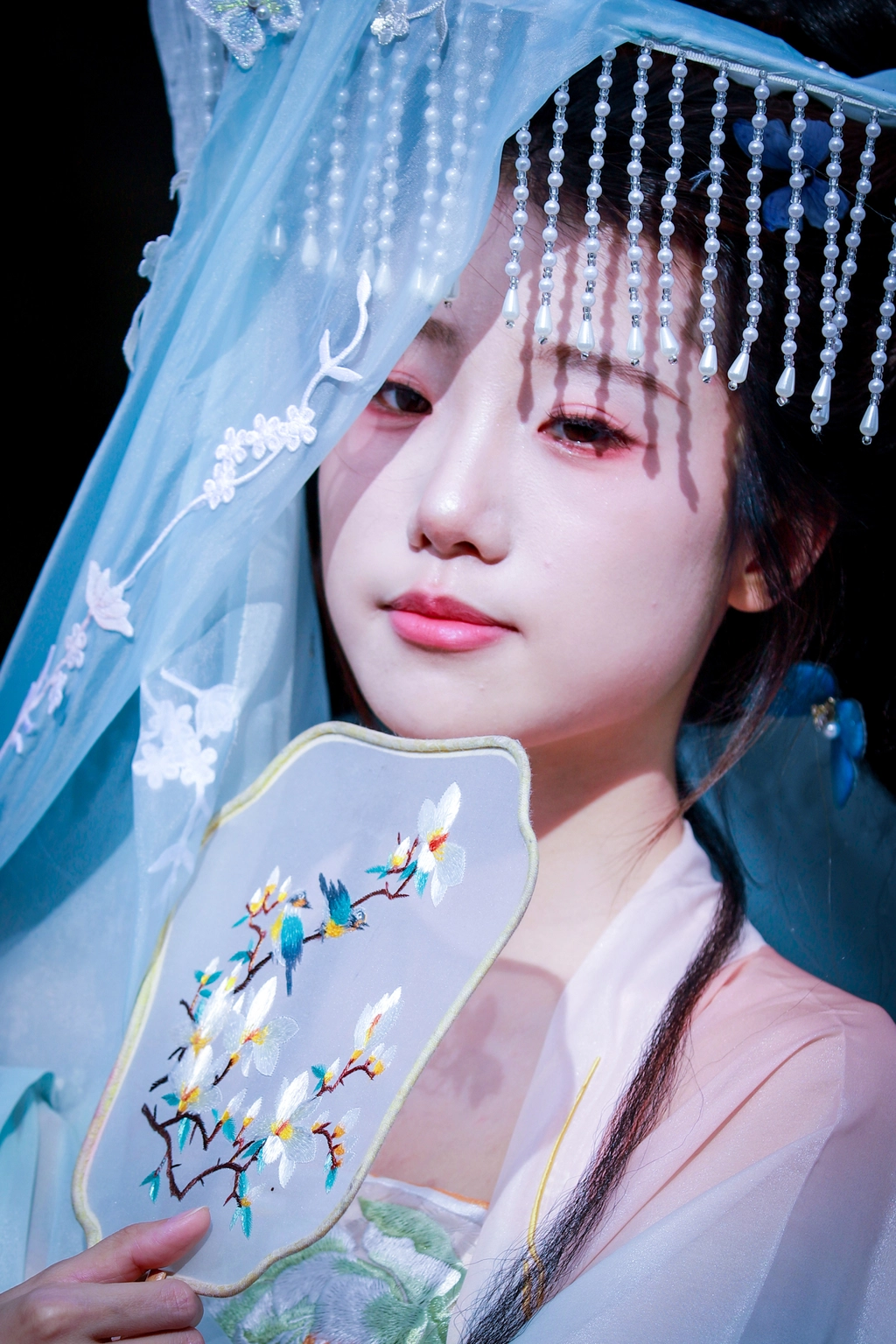 氣質斯文的汉服女孩