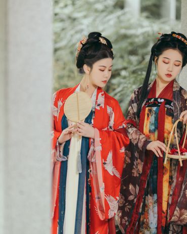 惟愿两心同皎月，任他圆缺与阴晴。
