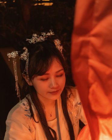 中秋之夜,举杯团圆,叶已纷飞情义绵延