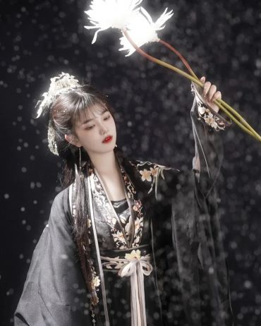 古风写真——汉服（黑色是比较少见的）