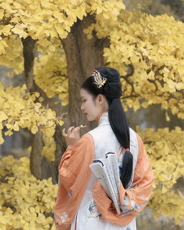落木将尽时，多是清寒句。