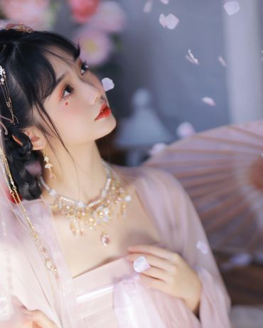 美人如隔云端