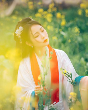 油菜花古装