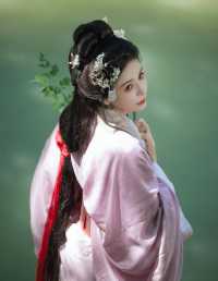 春风拂面，花香满袖