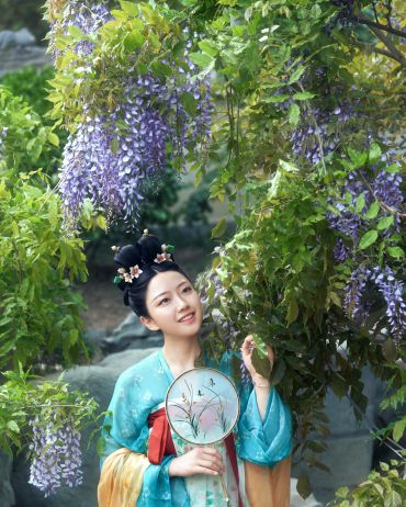 紫藤花下