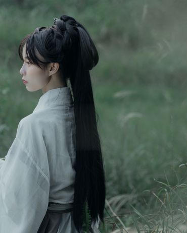 别梦依依到谢家，小廊回合曲阑斜。