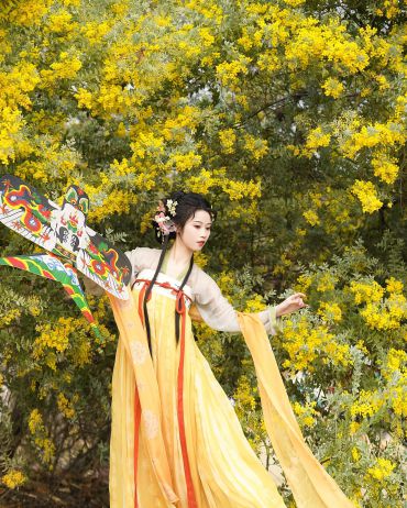 正是江南好风景 落花时节又逢君