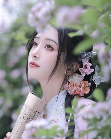 海棠开过到蔷薇，春色无多味。