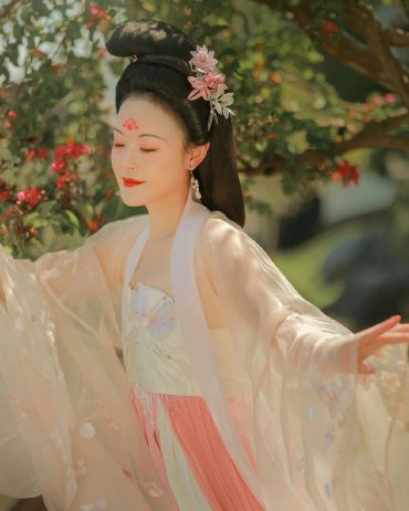 芳华自在，笑靥如花