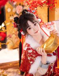 传统汉服美少女，新年氛围浓浓