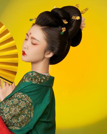 《霓衣曲》