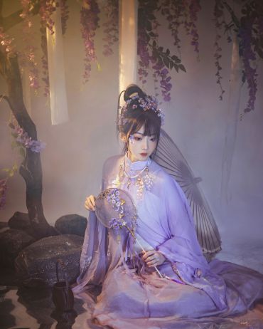汉服《紫藤萝》