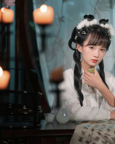 蝴蝶仙子手提绣花鼓灯