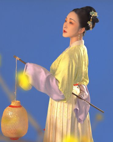 灵感来自 小重山·春到长门春草青