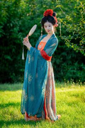 云居湖古装美女人像-3