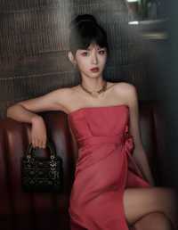 分红抹胸长裙，优雅美丽，妩媚迷人