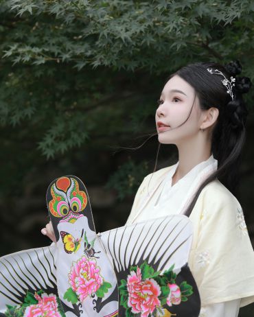 夏天的绿色水嫩嫩的