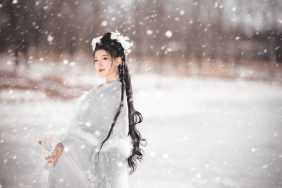 雪中有佳人，娇容绝红尘