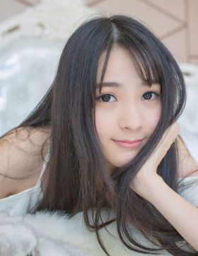 闺房中的清纯美少女和猫 唯美高清图片