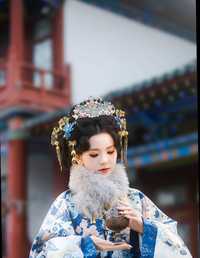 着一袭明制汉服，赴一场时光的约