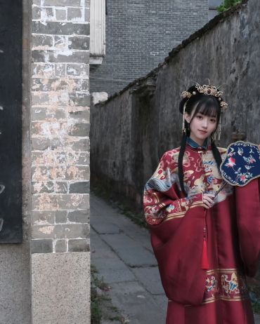 公子，要算上一卦姻缘吗