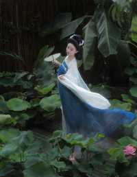 雨微凉，沁衣间 与芳