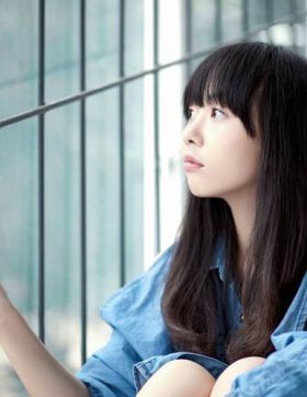 清纯女生爱上课堂