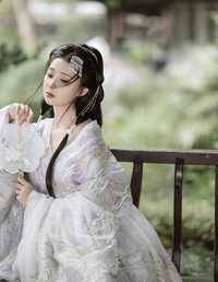 今天的风是杜鹃花香 褚鸢鸢