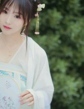 旧景犹在 年年花开，只是故人改。
