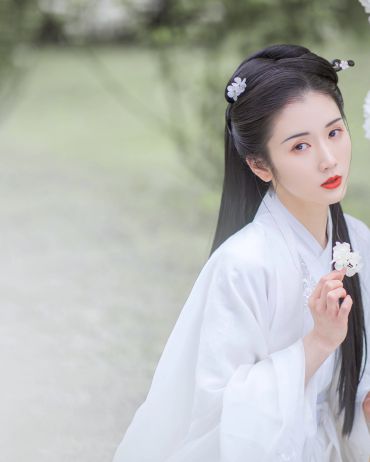 美人如花隔云端