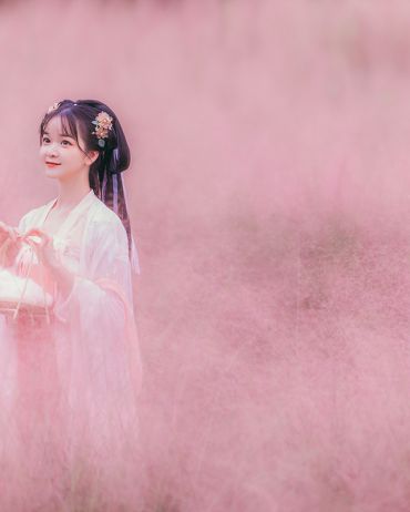 粉色的草。