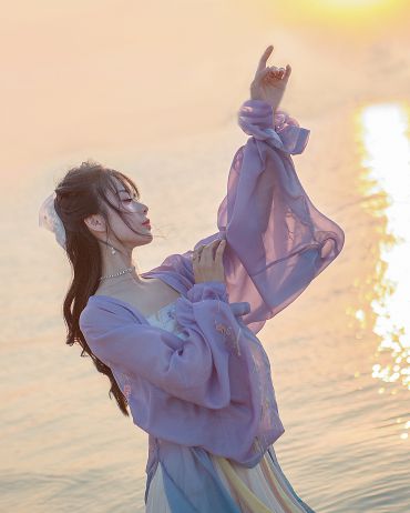 不恋尘世浮华，不写红尘纷扰