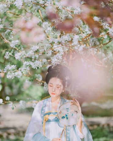 爱惜芳心莫轻吐