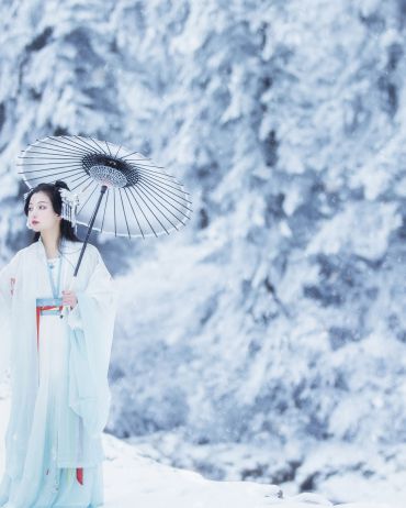 川西海螺沟的雪景，山上有一雪妖。