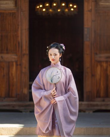 清水出芙蓉，天然去雕饰