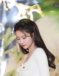 张慧雯美图分享，优雅美丽