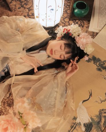 脉脉眼中波
