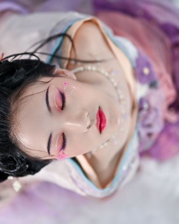 最不消，低眉轻醉