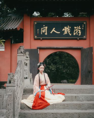 汉服《山茱萸》
