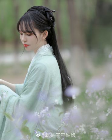 你从黑暗中来  却满目星辰毫无戾气  风尘仆仆又温柔至极