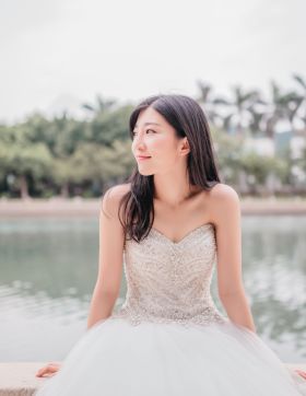 婚纱片